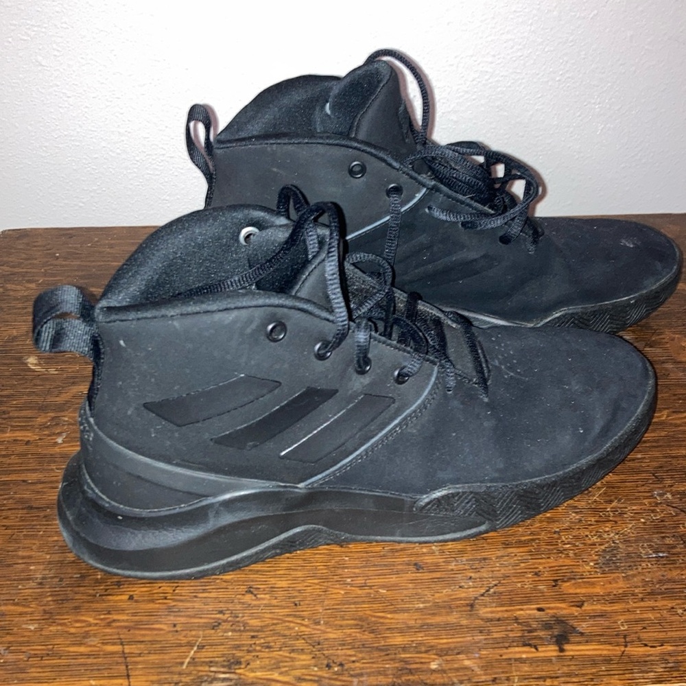 Men’s Adidas size 9 shoe